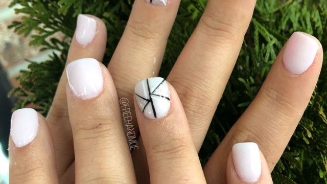 Dipping into Style: Exploring the Trendy World of Nail Dip Manicures