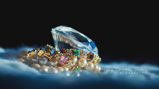 Gleaming Elegance: Unlocking the Radiance of Gold in Jewelry